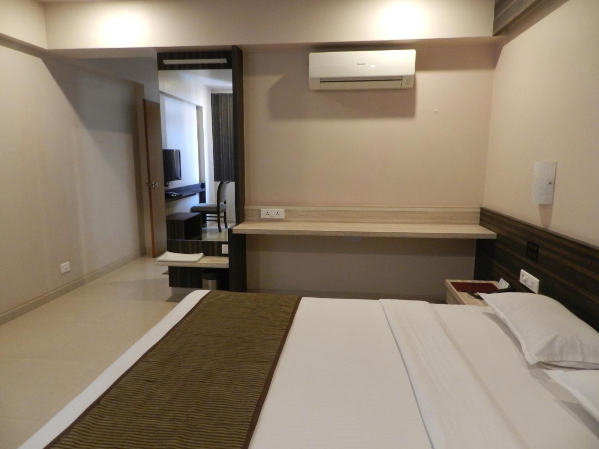 Hotel K Square Kolhapur Room photo